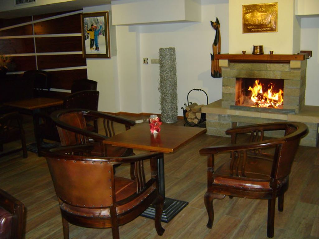 Hotel Yanakiev-Lobby.jpg