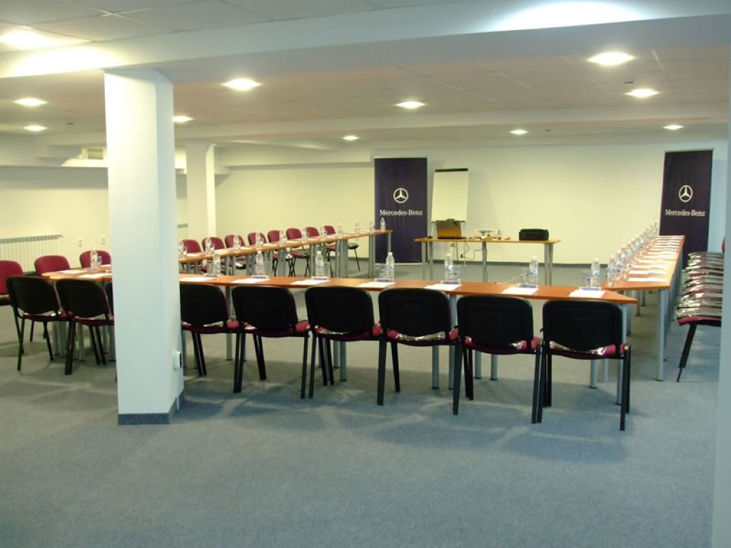 Yanakiev Hotel Borovets-Kongresna sala.jpg