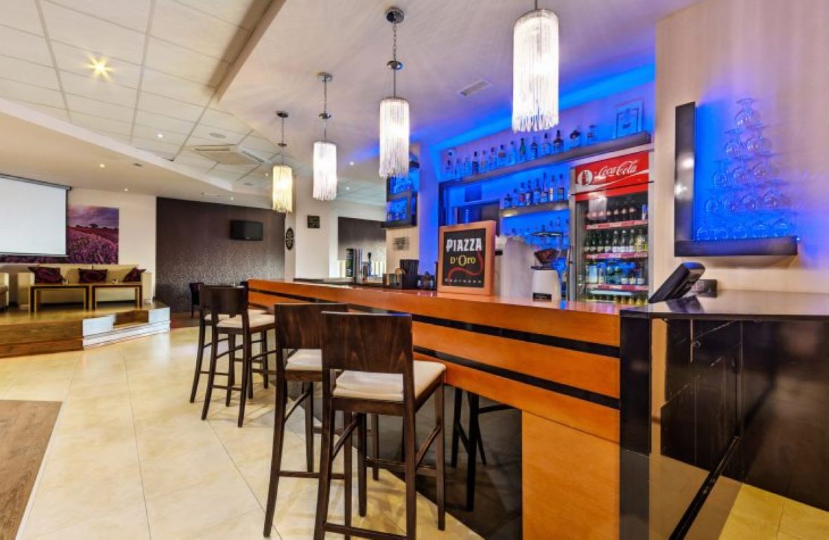 St George Palace-Bar Ascalon.jpg