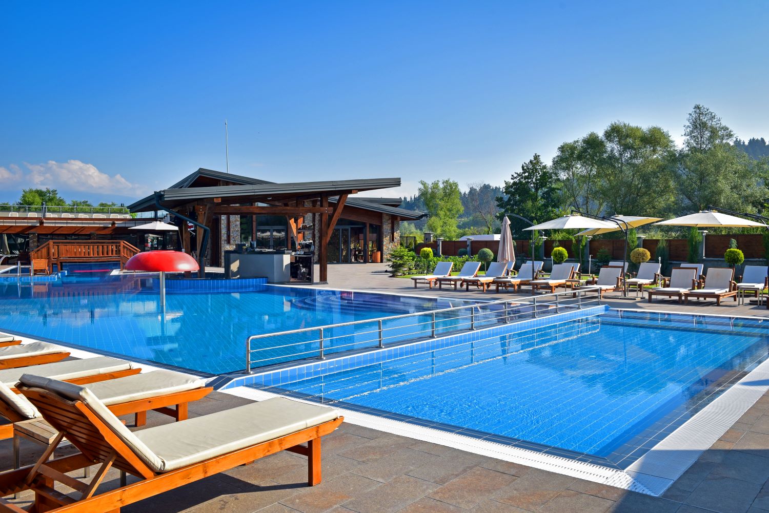 Regnum Apart Hotel & Spa-Spoljasnji bazen.jpg