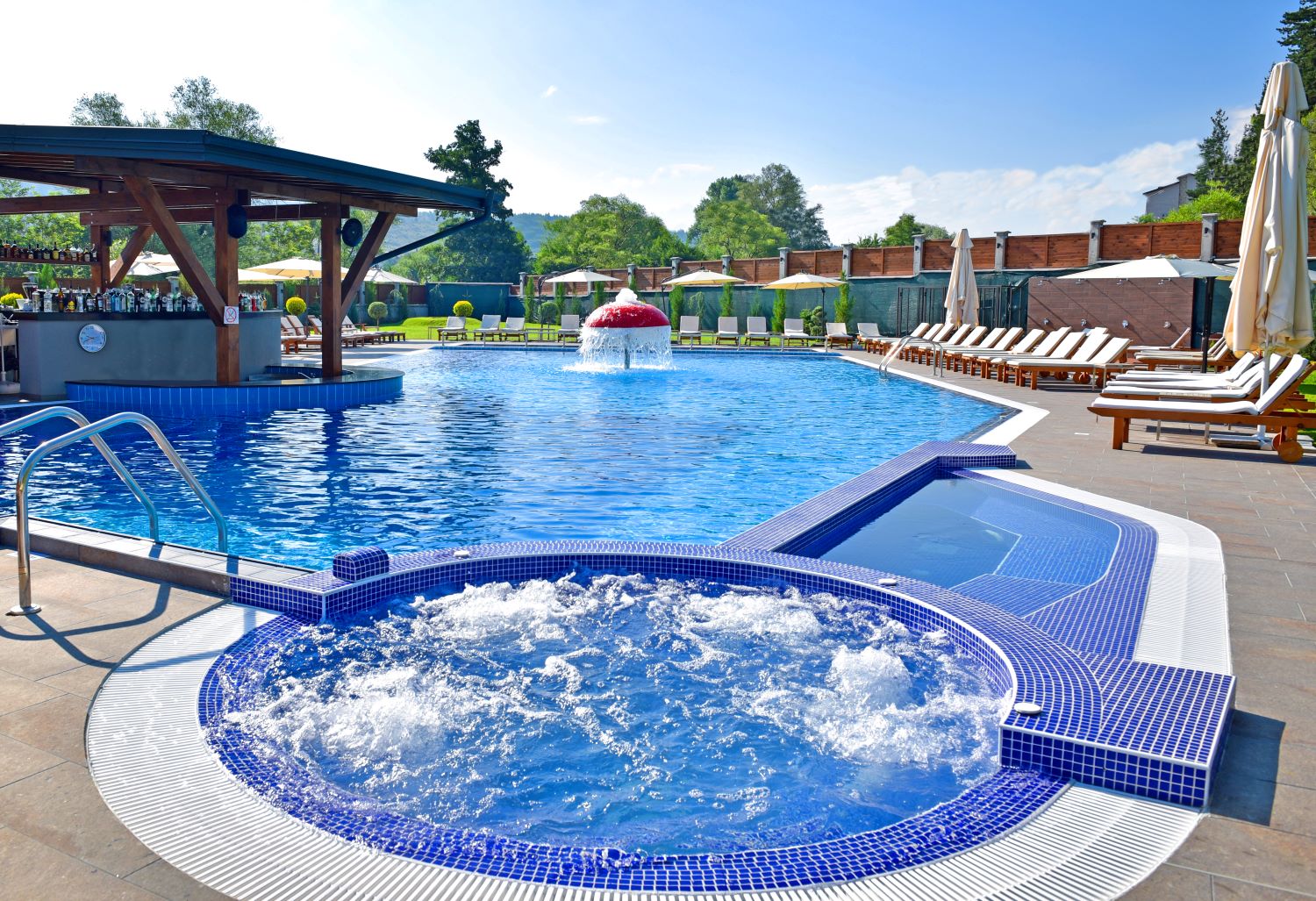 Regnum Apart Hotel & Spa-Spoljni djakuzi.jpg