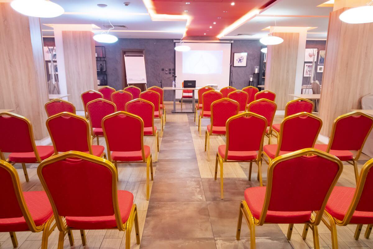 Belvedere Holiday Club - konferencijska sala.jpg