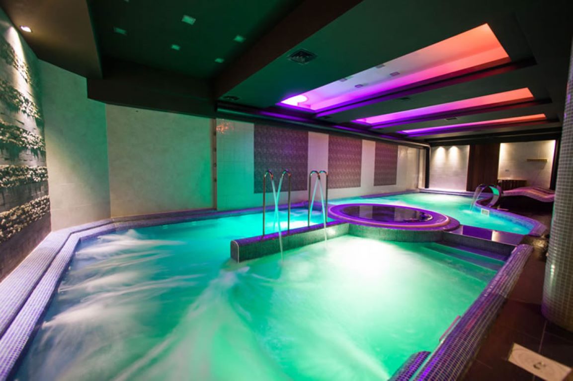 Grand Hotel Bansko - zatvoreno bazen.jpg