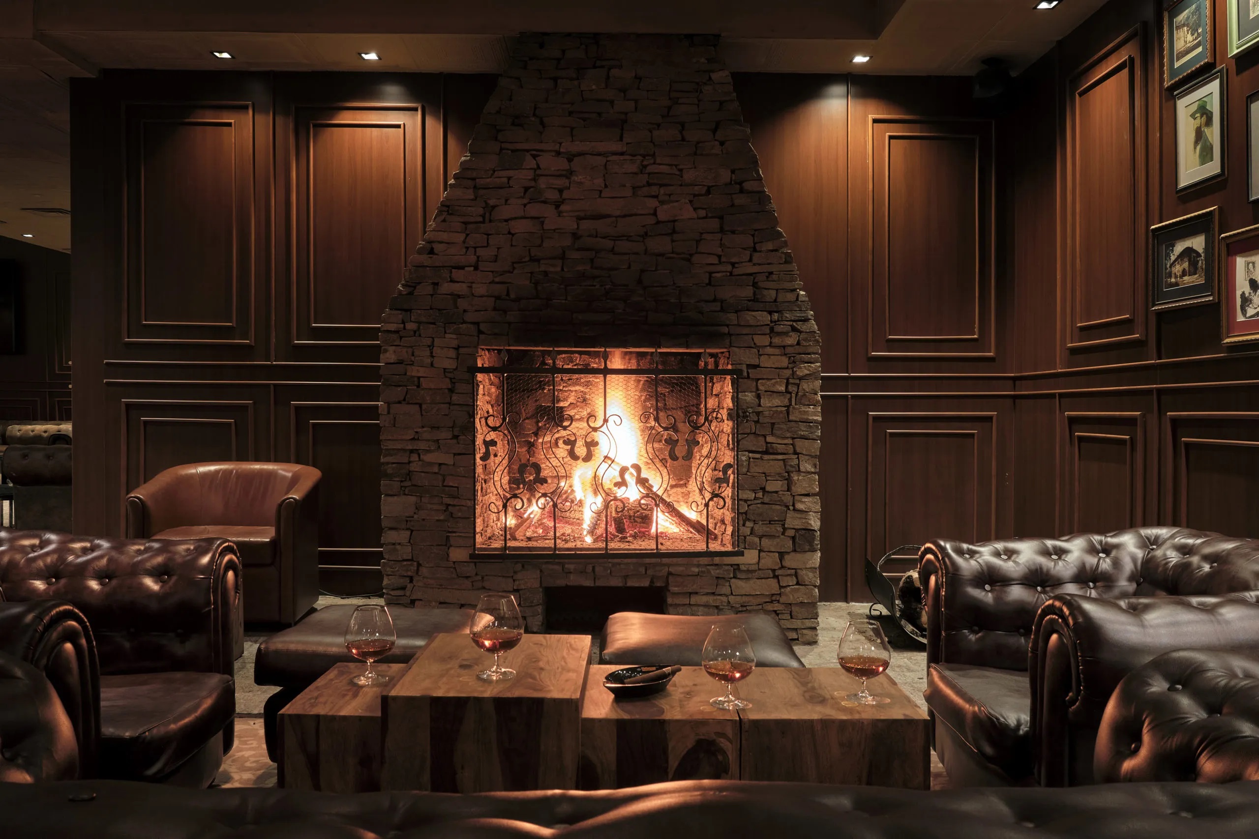 Grand Hotel Bansko-Kamin u lounge bar.jpg