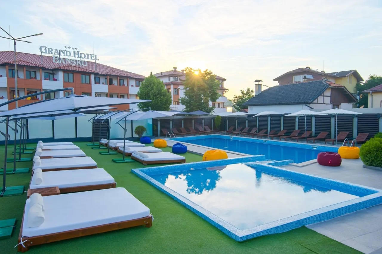 Hotel Grand Hotel Bansko-Spoljasnji bazen.jpg
