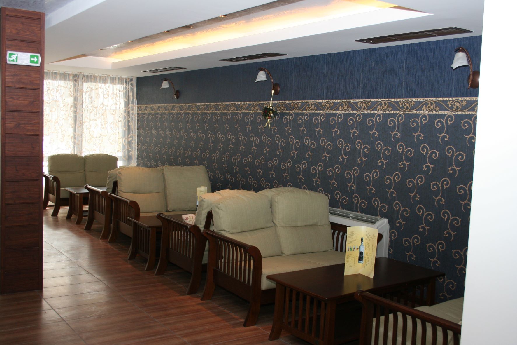 Grand Royal Apartments & Spa  - deo za sedenje u lobiju.JPG