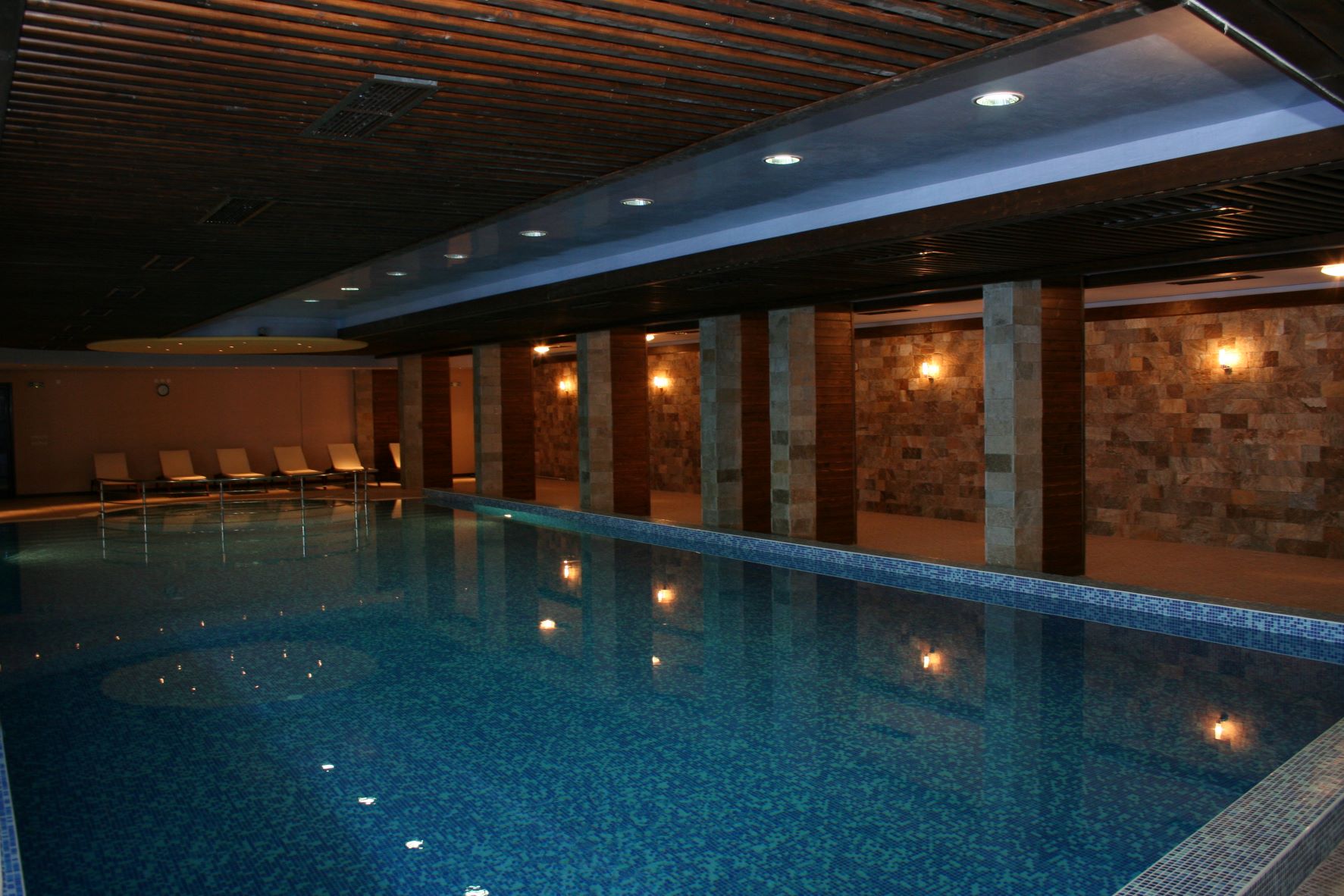 Grand Royal Apartments & Spa  - unutrašnji bazen iz drugog ugla.JPG
