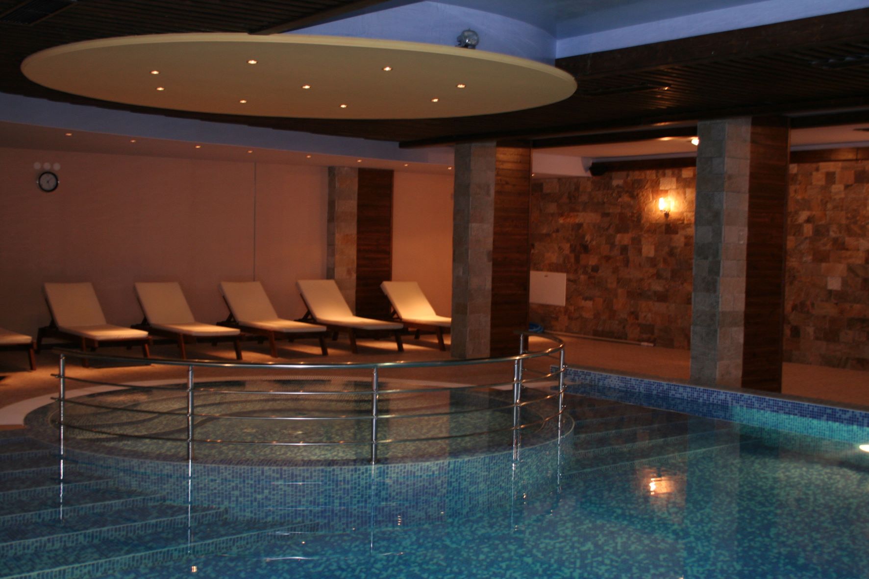 Grand Royal Apartments & Spa  - unutrašnji bazeni.JPG