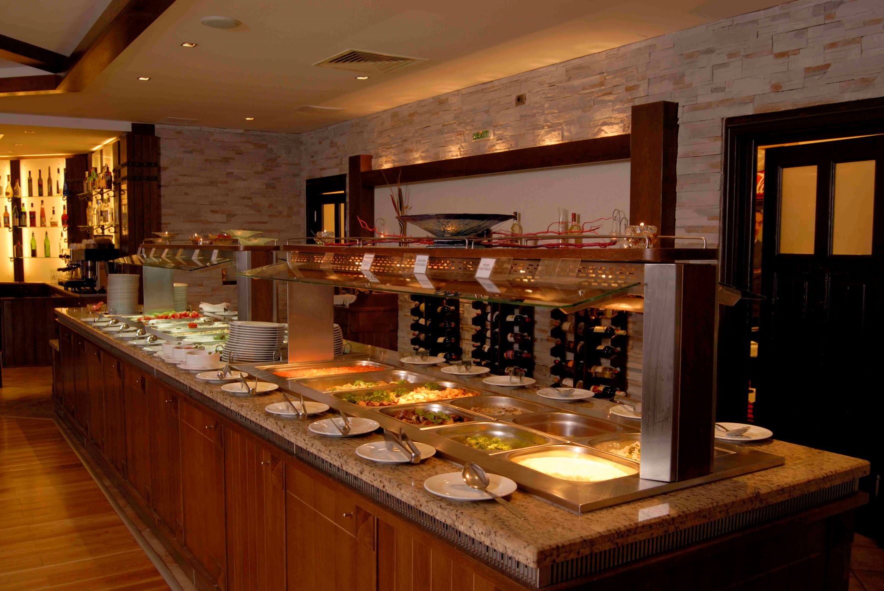 Hotel Lion Bansko - glavni restoran - buffet iz drugog ugla.jpg