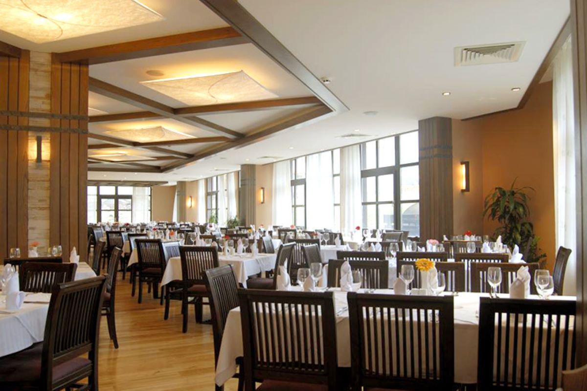 Hotel Lion Bansko - glavni restoran hotela Lion Bansko iz drugog ugla.jpg