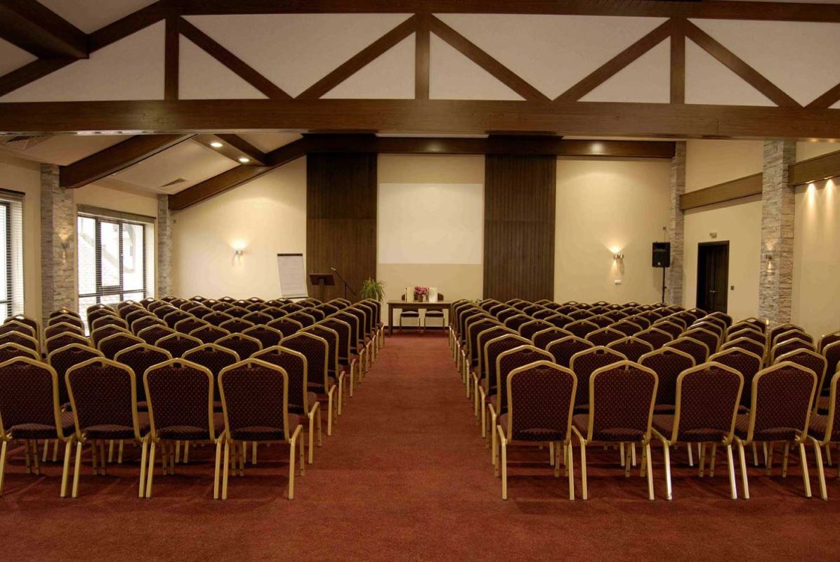 Hotel Lion Bansko - sala za konferencije iz drugog ugla.jpg