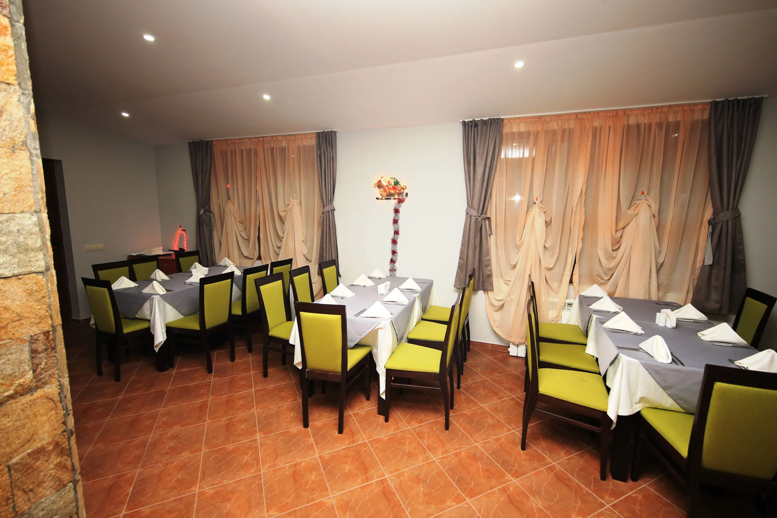 Hotel MPM Hotel Guinness-Restoran.jpg