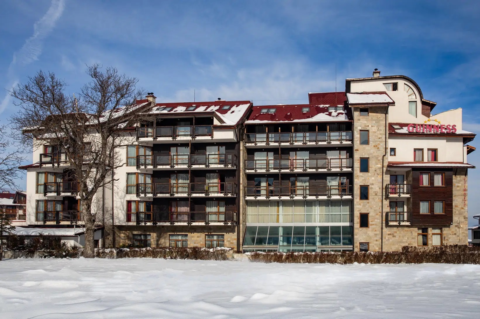 MPM Guinness Bansko-Zgrada hoterla.jpg
