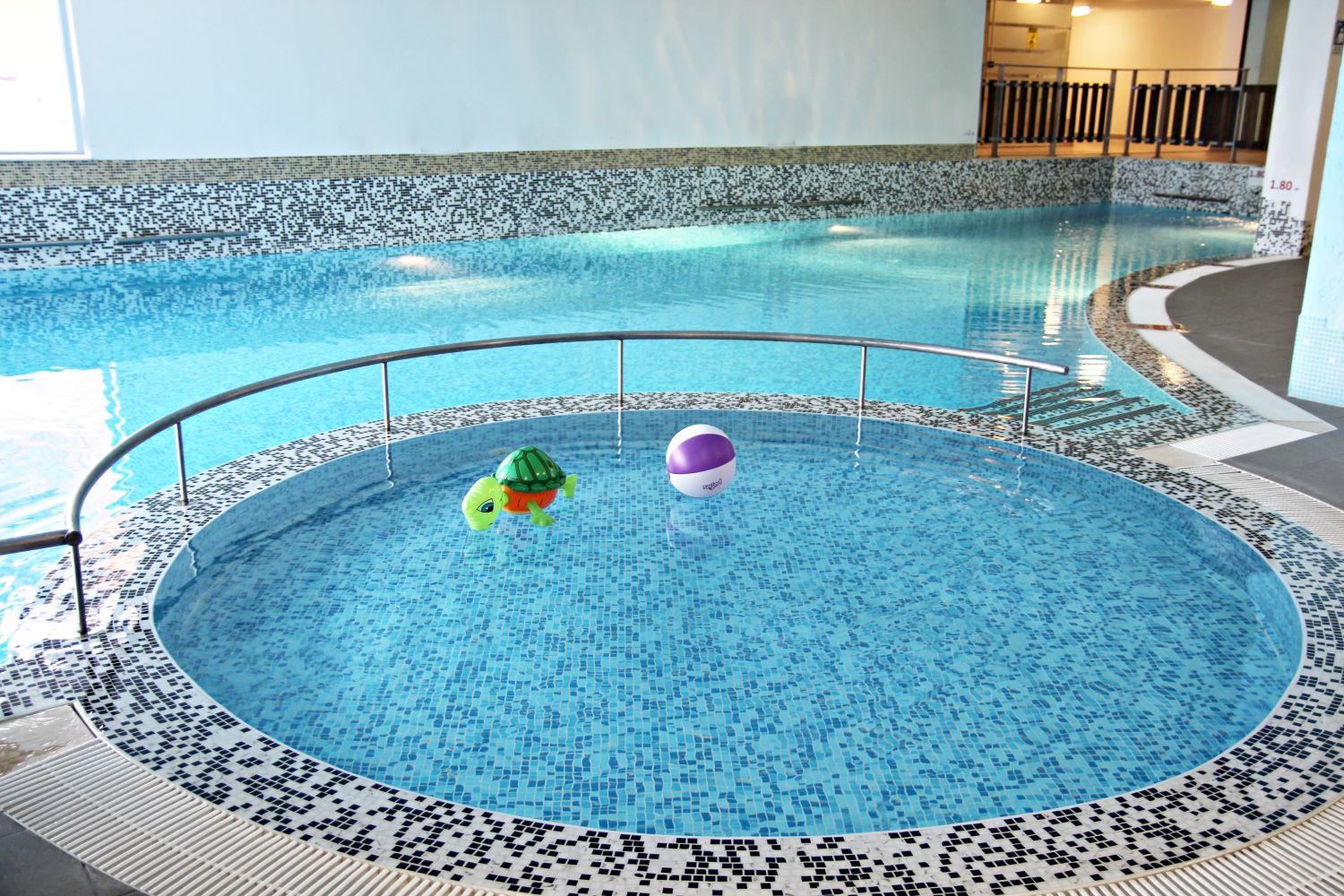 MPM Hotel Sport-Deciji zatvoreni bazen.jpg