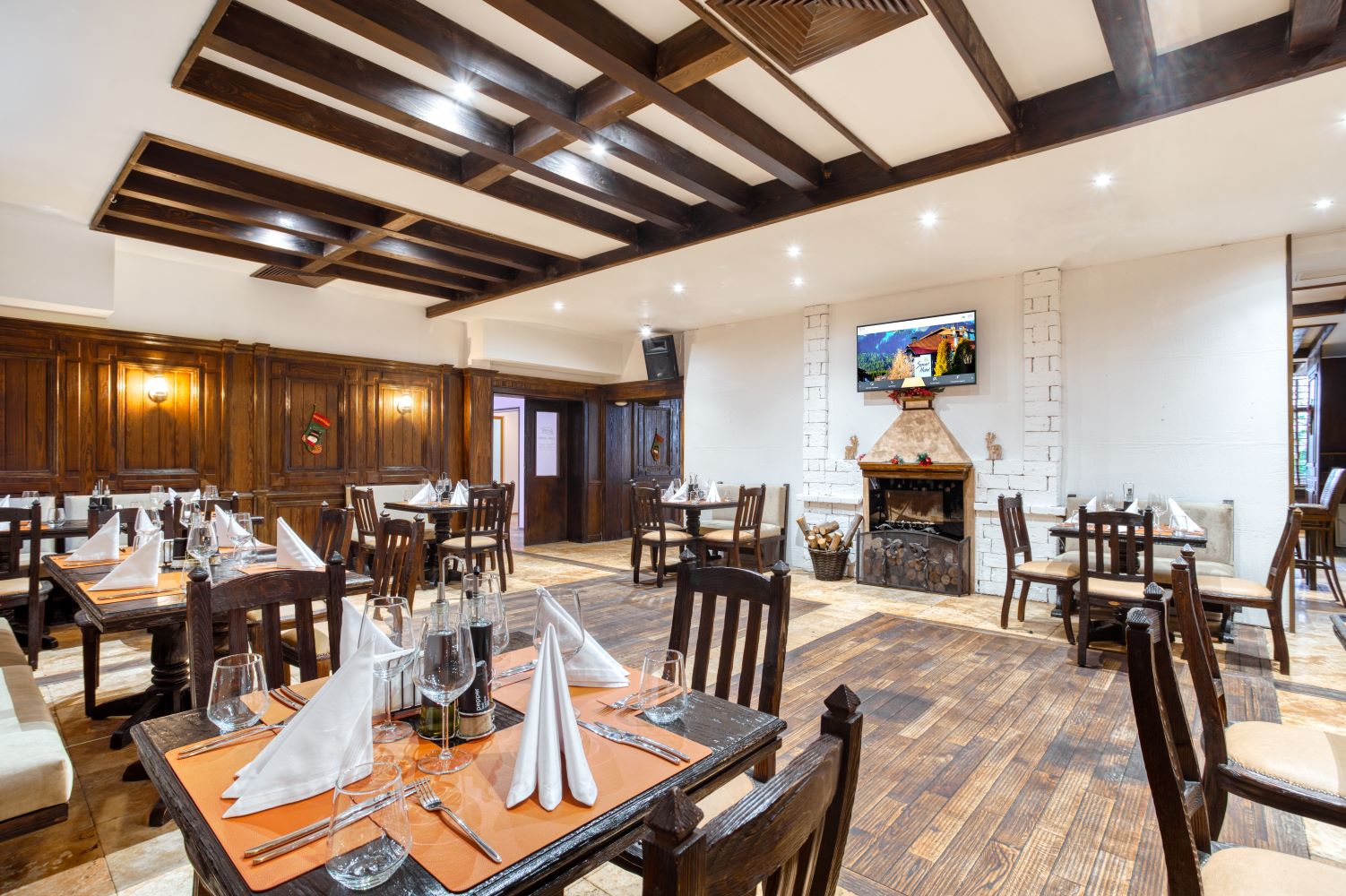 MPM Hotel Sport-Turski a la carte restoran.jpg