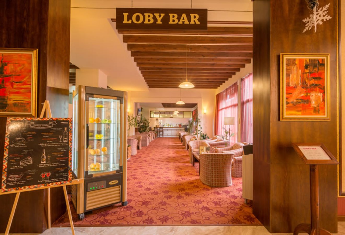 Platinum Hotel & Casino - lobi bar.jpg