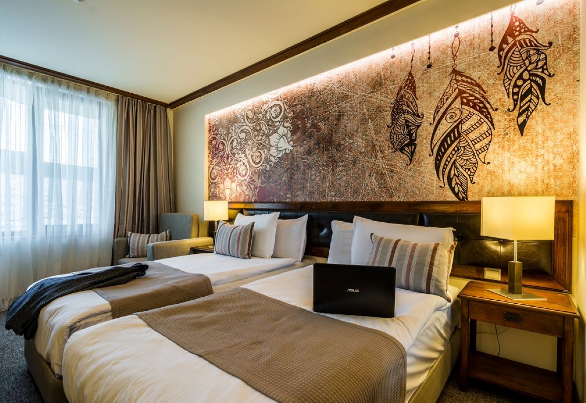 Platinum Hotel & Casino - standard room no balcony - dva single ležaja iz drugog ugla.jpg