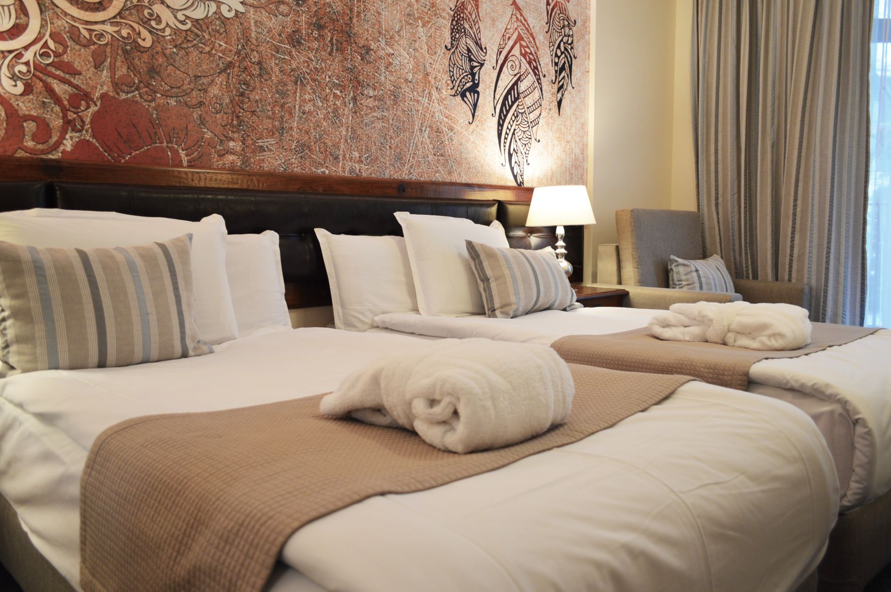 Platinum Hotel & Casino - standard room with balcony - dva single ležaja.jpg