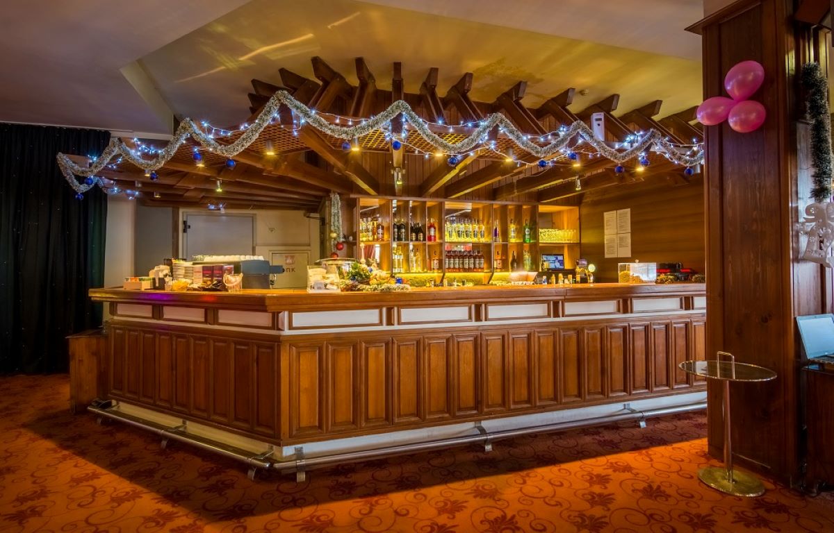 Platinum Hotel & Casino-Casino bar.jpg