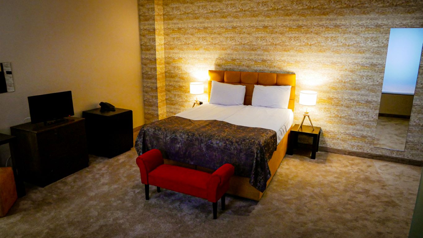 Riverside Hotel-Family room 4pax.jpg