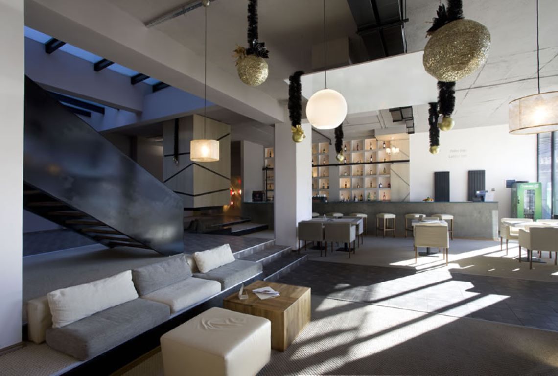 Riverside Hotel-Lobby bar.jpg