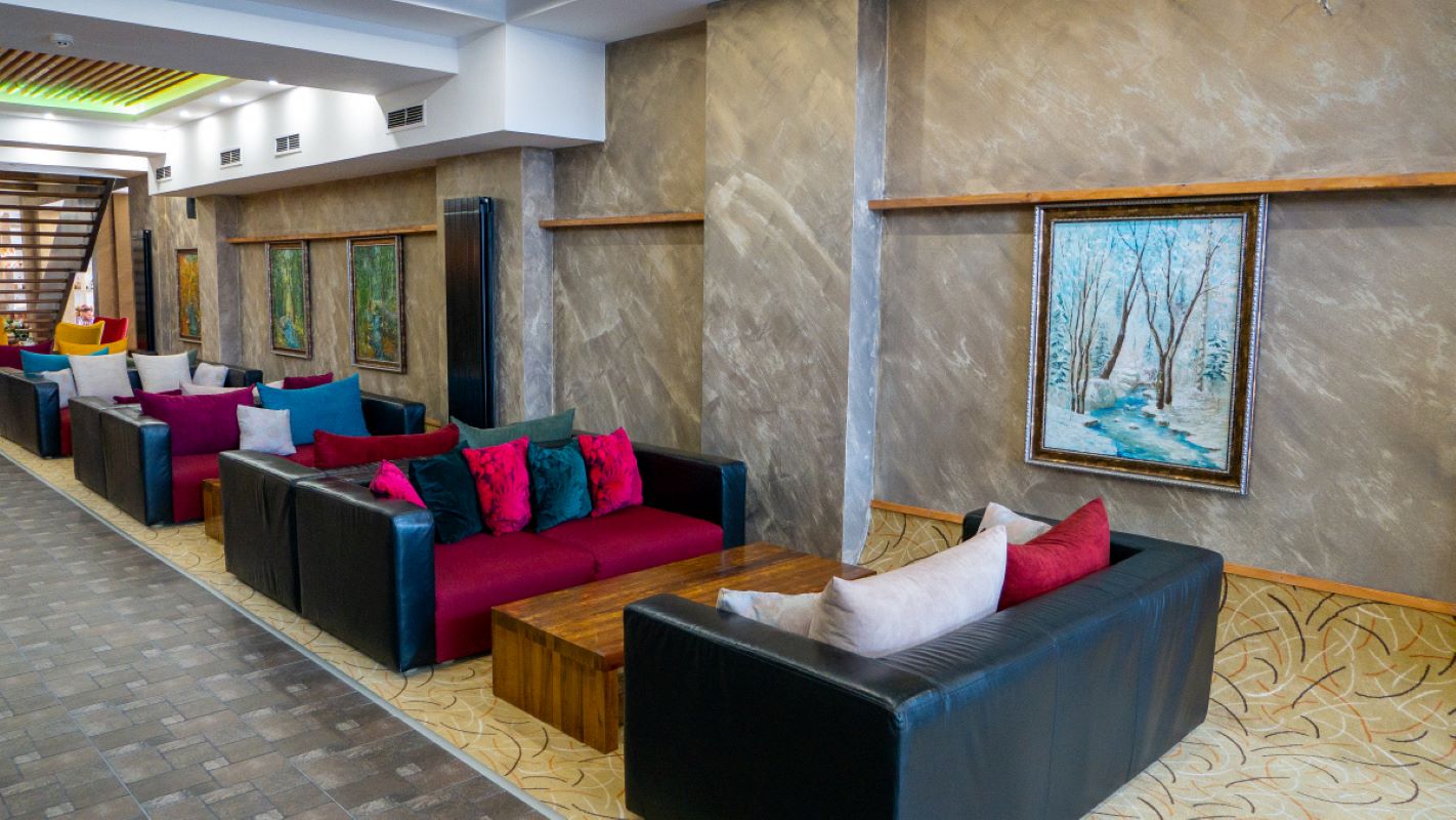 Riverside Hotel-Lobby.jpg