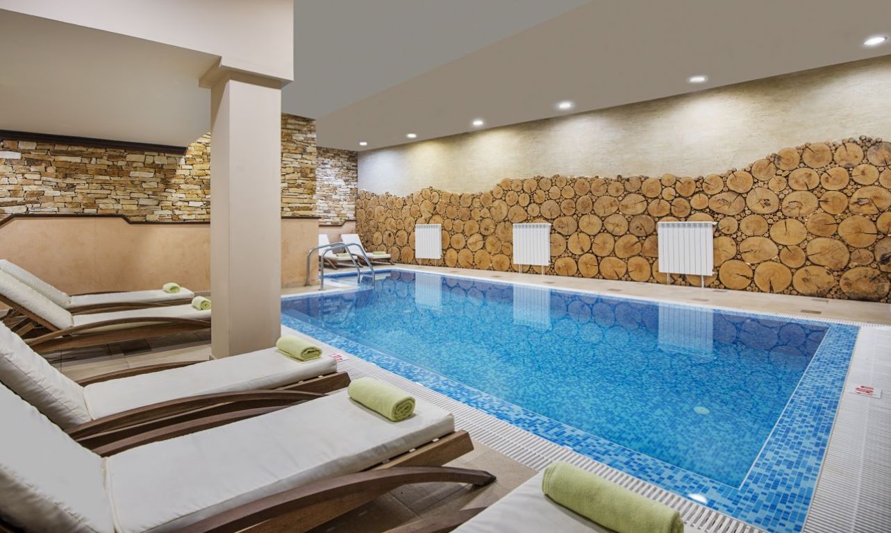 Hotel Royal Pakr-Unutrasnji bazen.jpeg