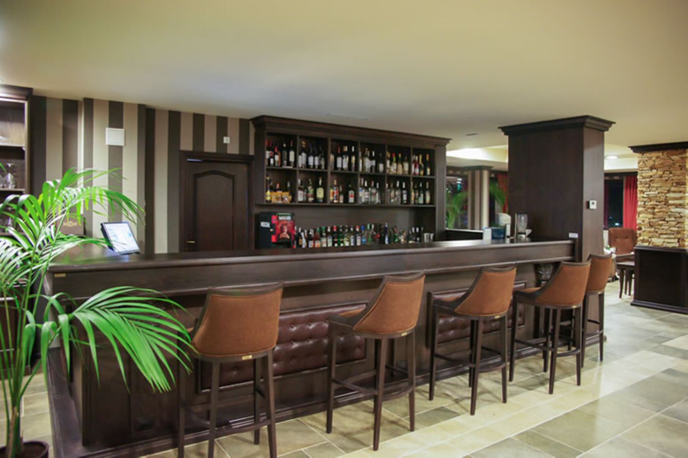 Royal Park Hotel - bar.jpg