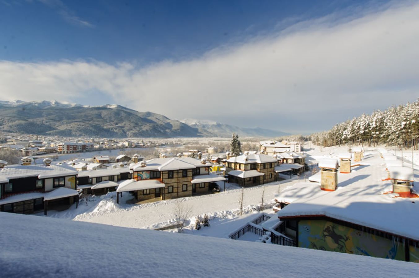 Ruskovets Resort - pogled iz hotela.jpg