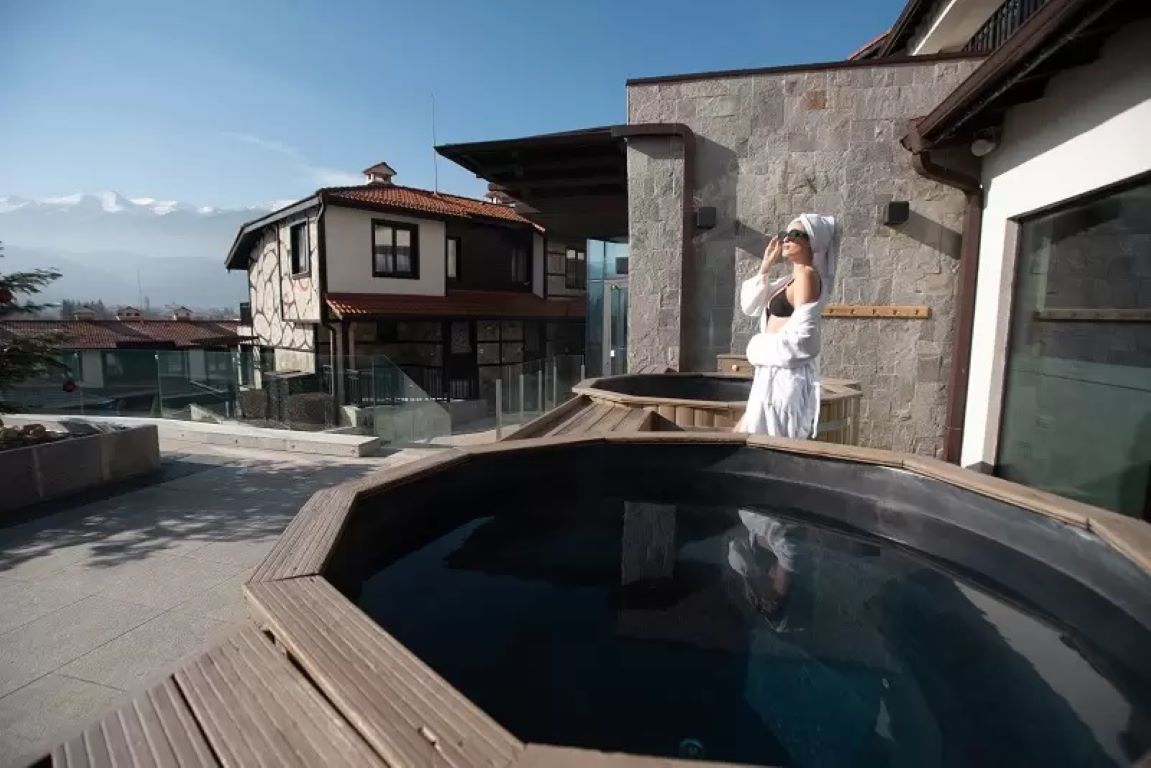 Ruskovets Resort-Djakuzi napolju.jpg