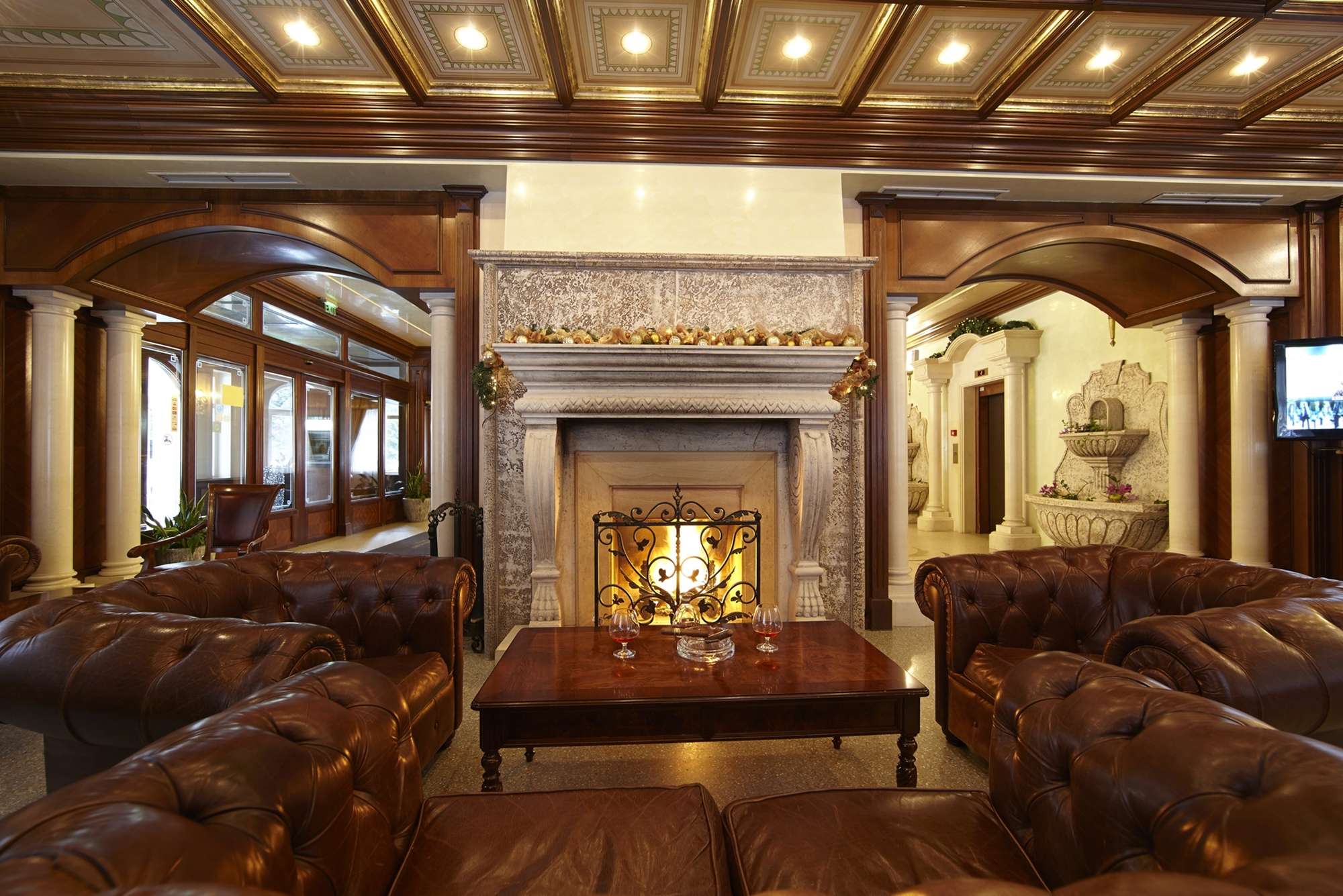 Festa Winter Palace Hotel-Lobby.jpg