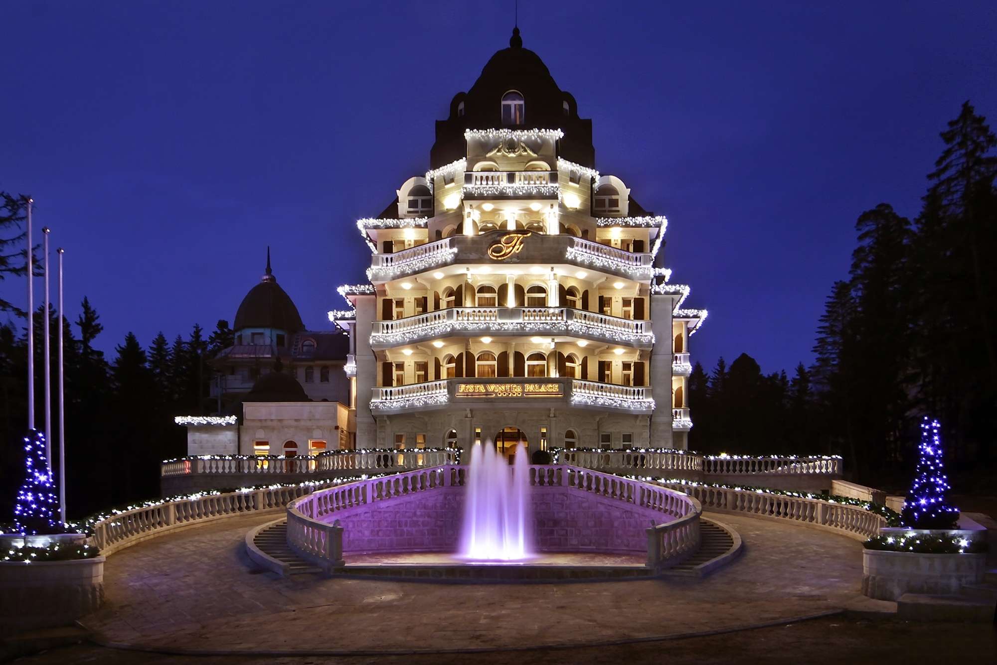 Festa Winter Palace-Nocni izgled.jpg