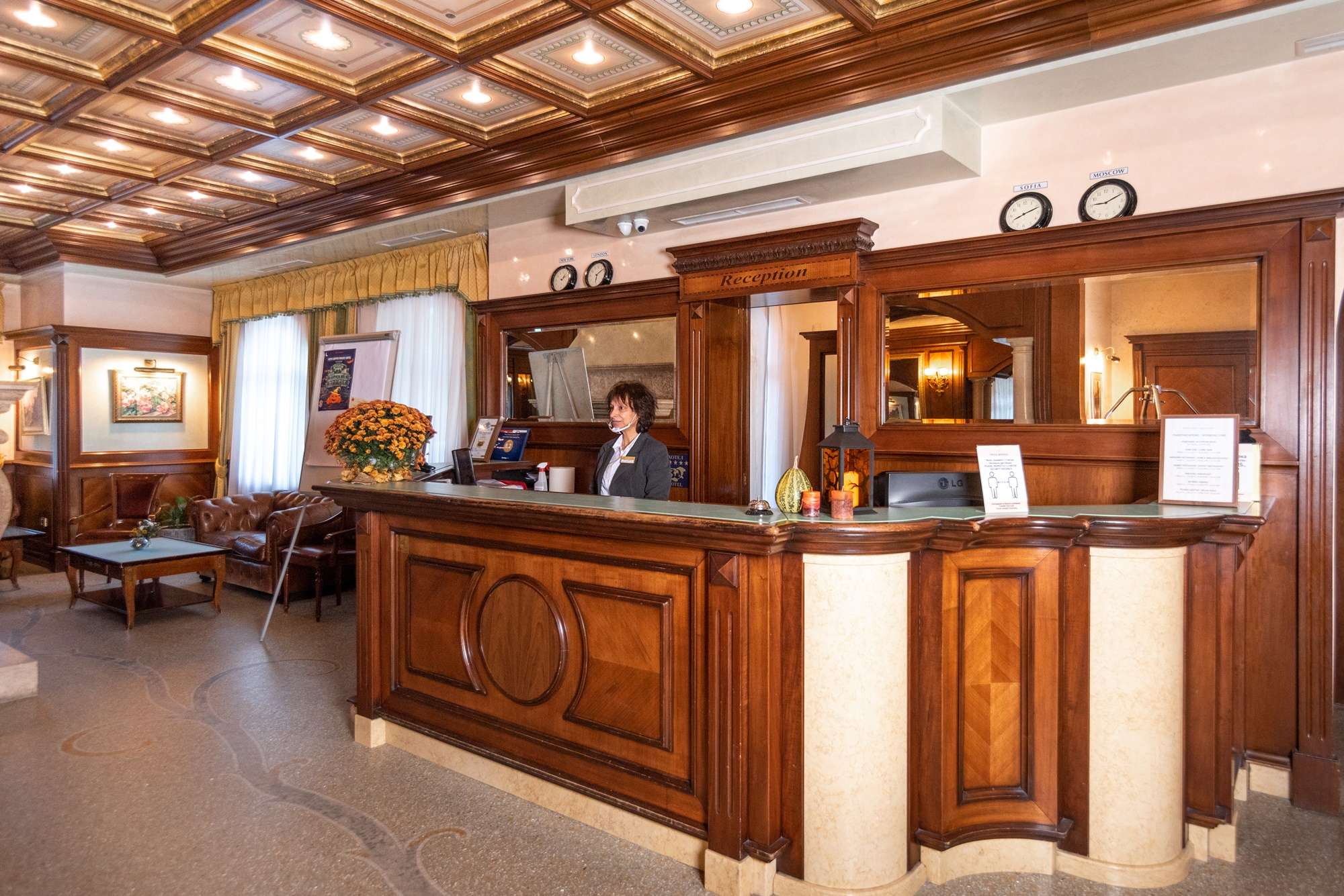 Hotel Festa Winter Palace-Recepcija.jpg