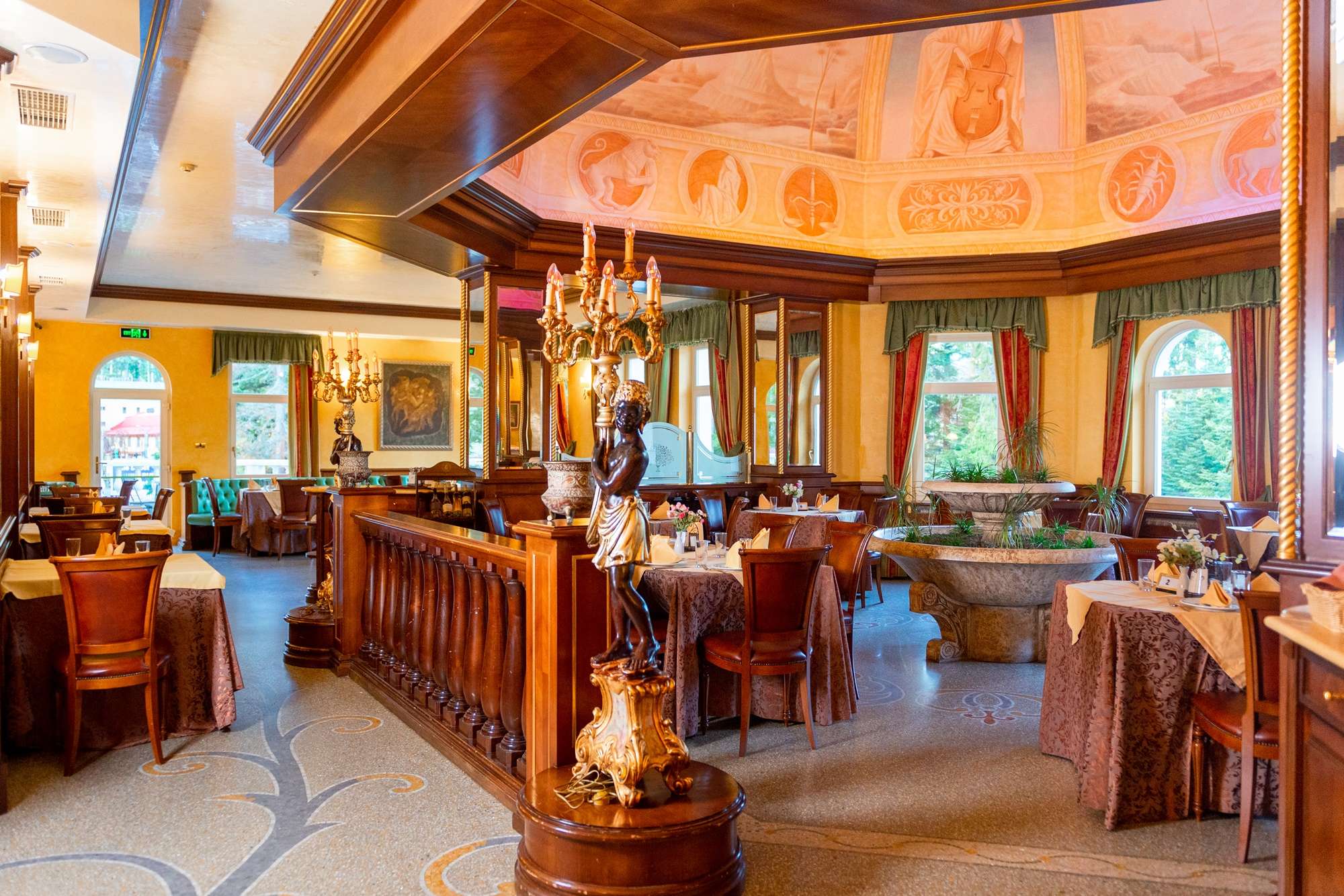 Hotel Festa Winter Palace-Restoran.jpg
