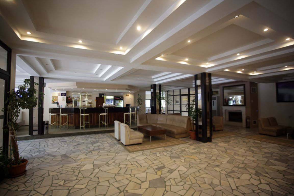 Hotel Finlandia Pamporovo-Lobby.jpg