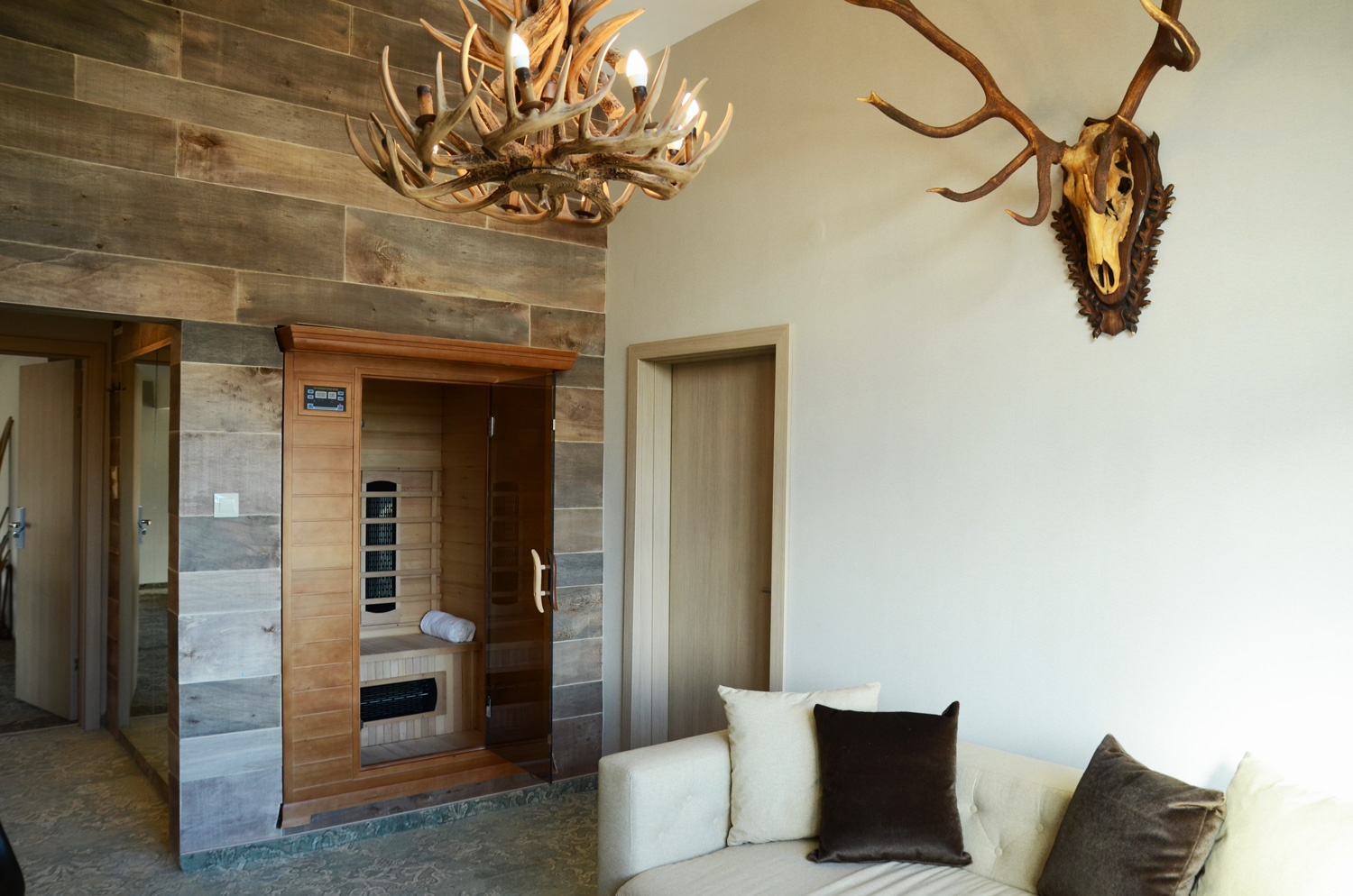 Murgavets Hotel Pamporovo-Superior suite.jpg