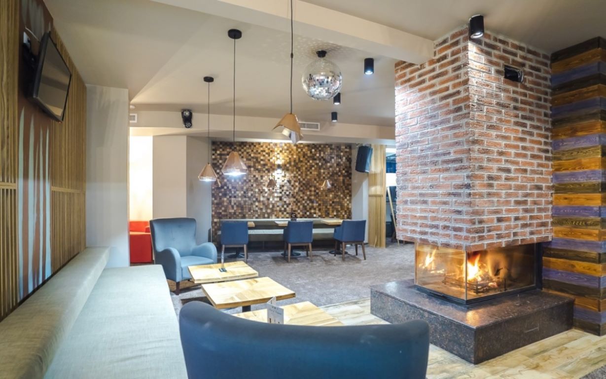 Hotel Orpheus Pamporovo-Skaj bar.jpg