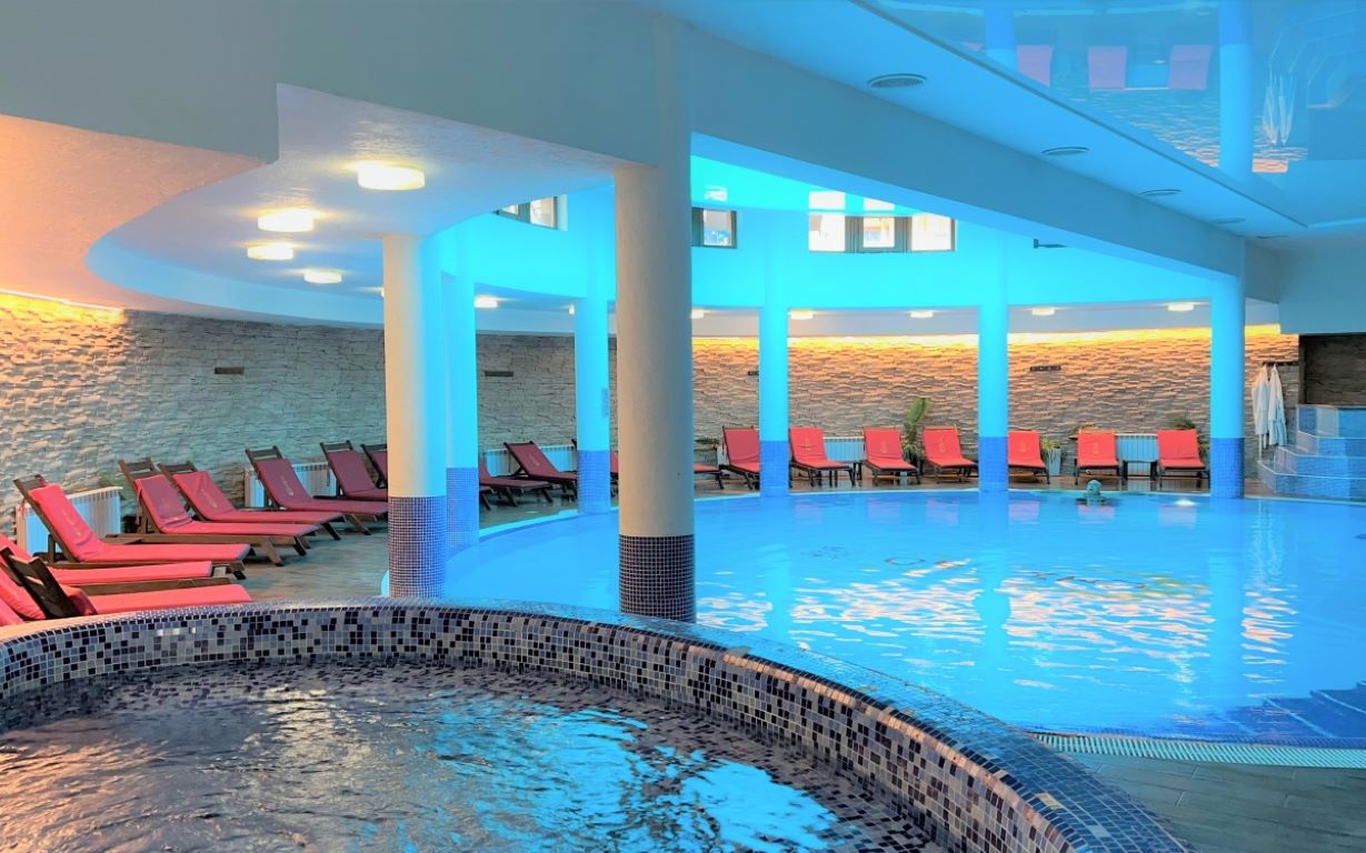 Hotel Orpheus Pamporovo-Unutrasnji bazen.jpg