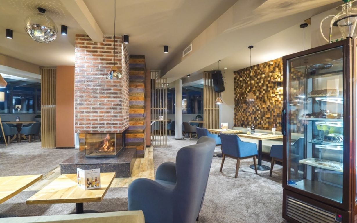Orpheus Pamporovo-Skaj bar.jpg