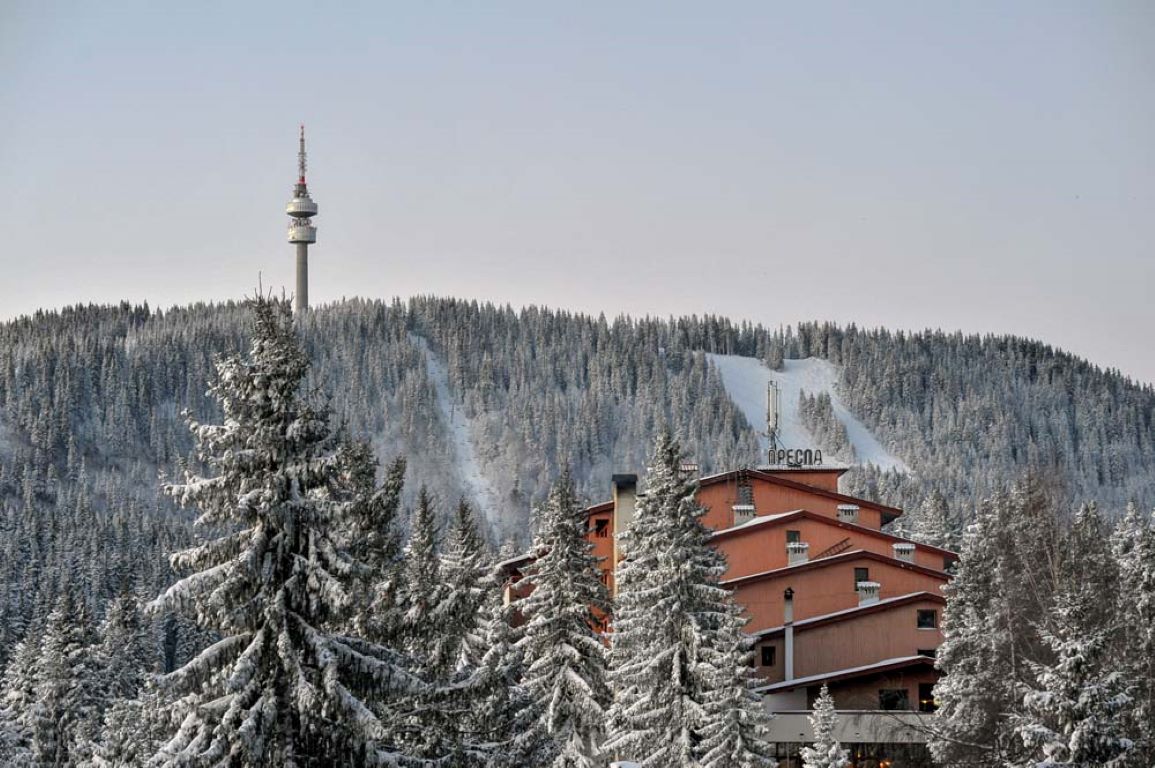 Prespa Hotel Pamporovo-Pogled na staze.jpg