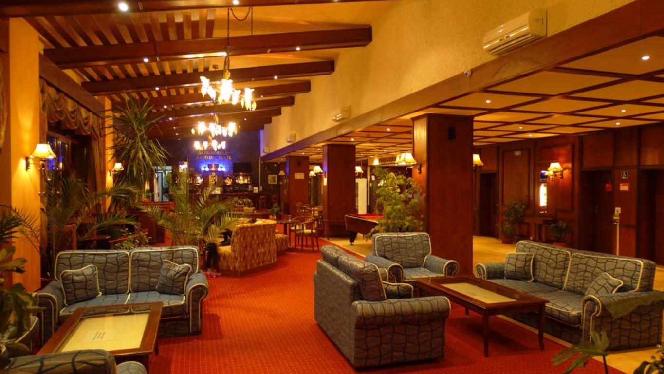 Prespa Pamporovo-Lobby.jpg
