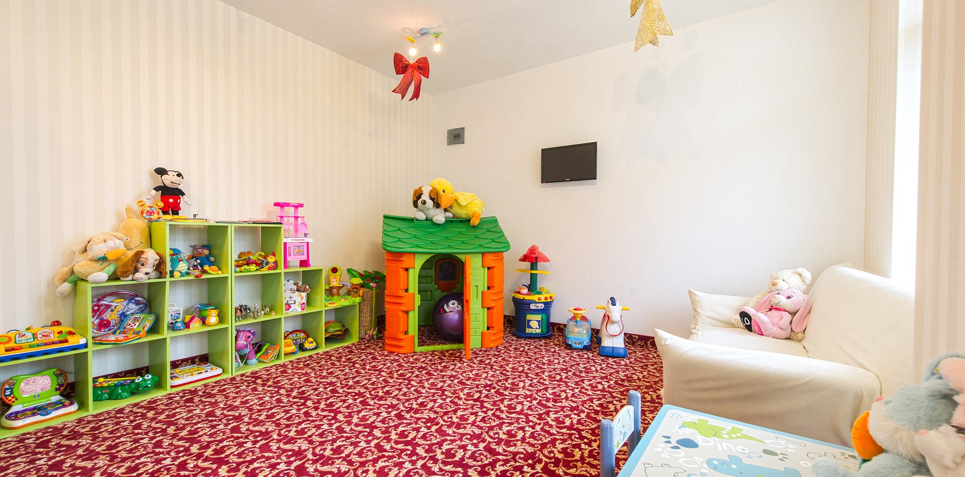 Vihren Palace Bansko-Decija igraonica.jpg