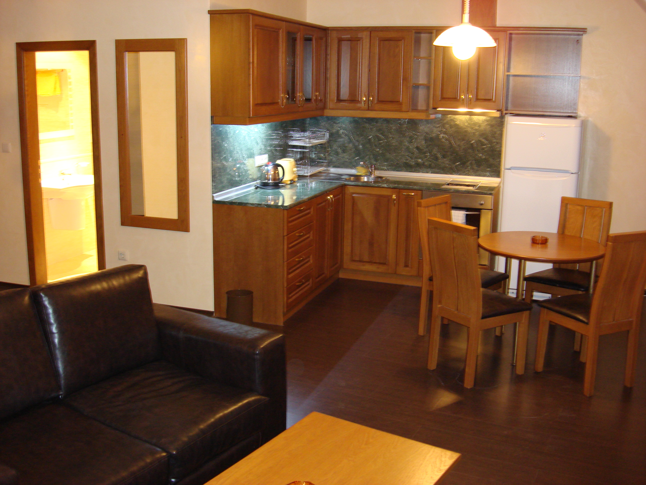 Hotel Royal Plaza-Dvosobni apartman.JPG