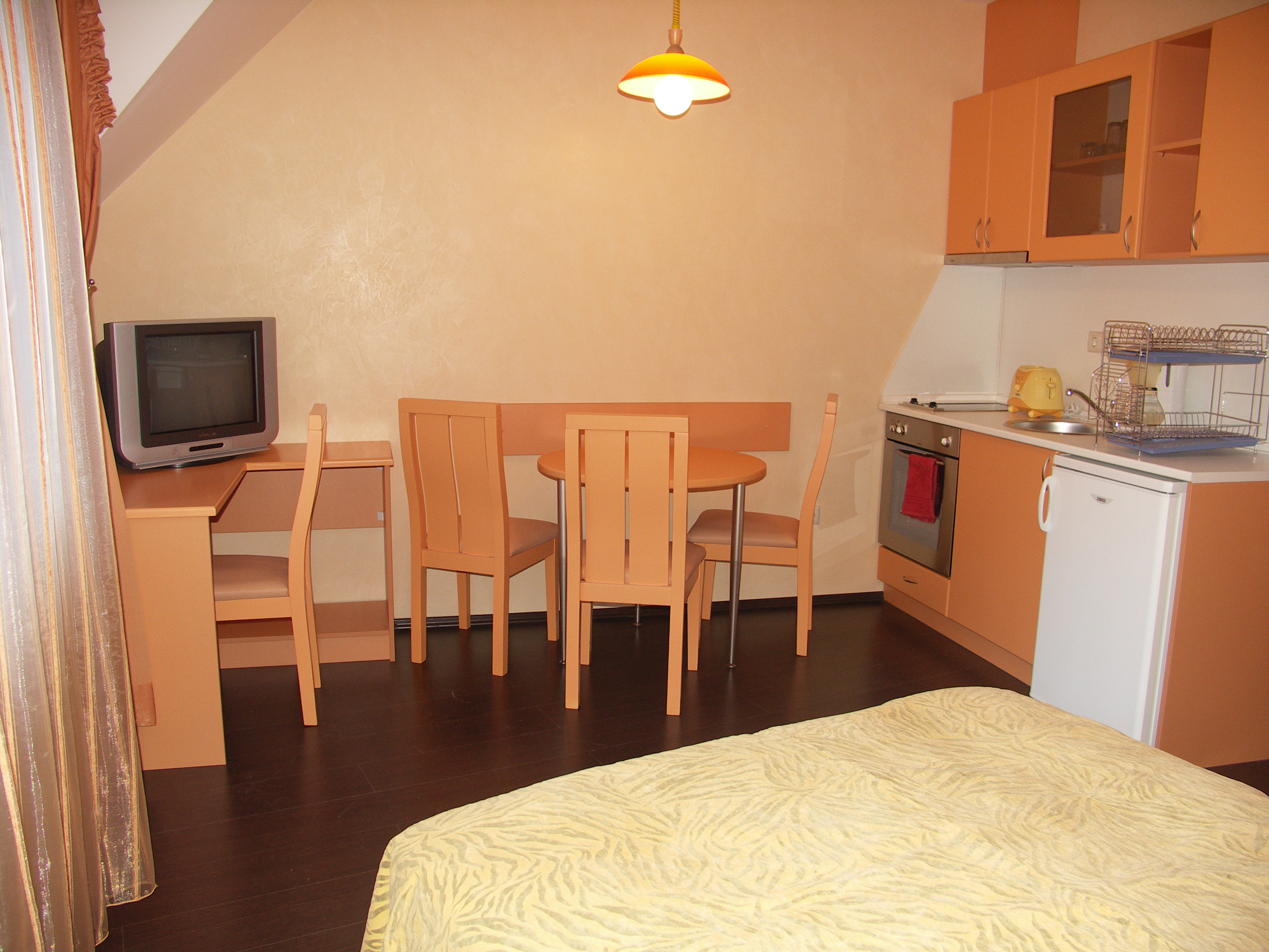 Hotel Royal Plaza-Studio.JPG