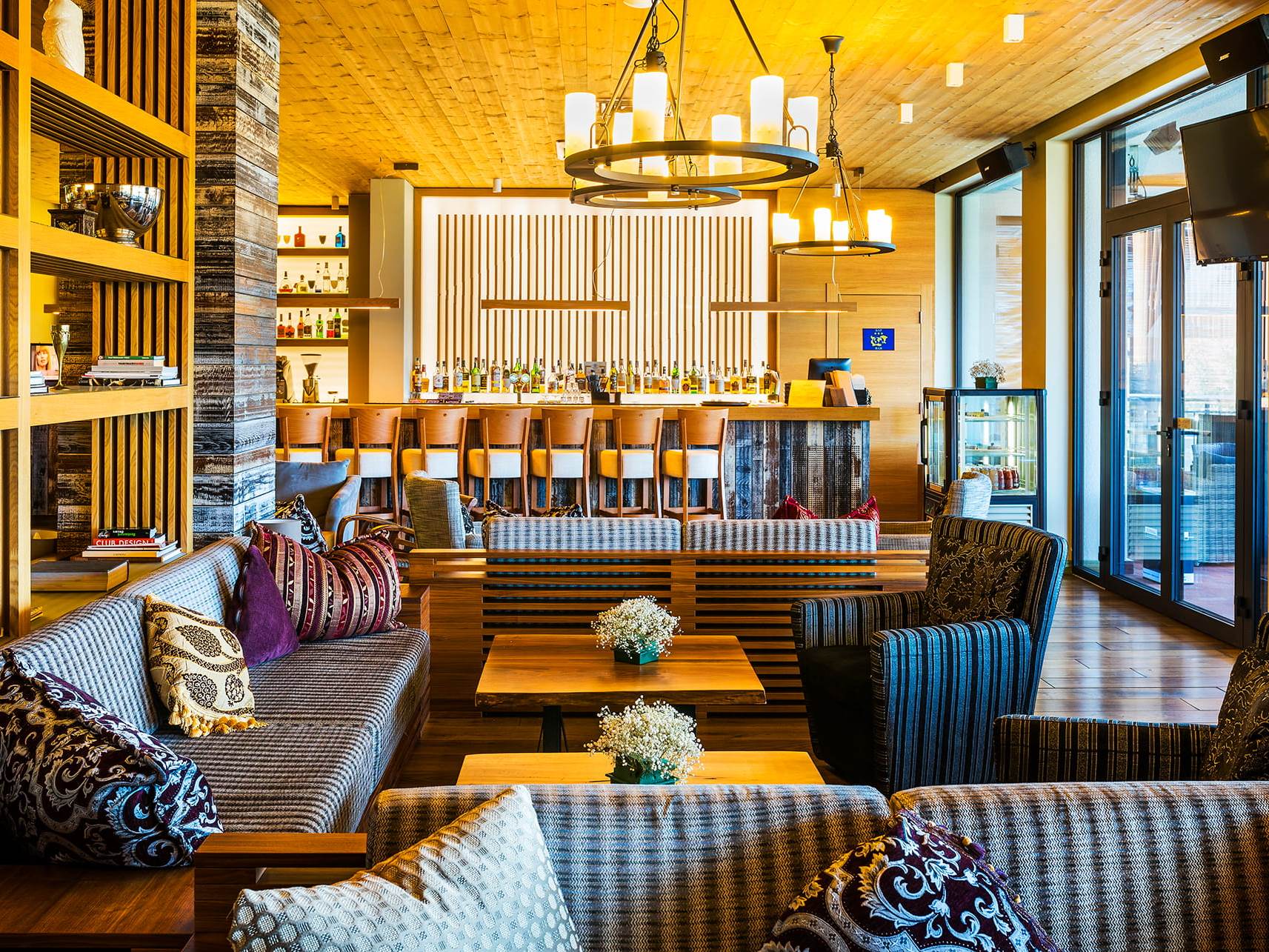 Hot Springs Medicine & Spa Hotel-Lobby bar.jpg
