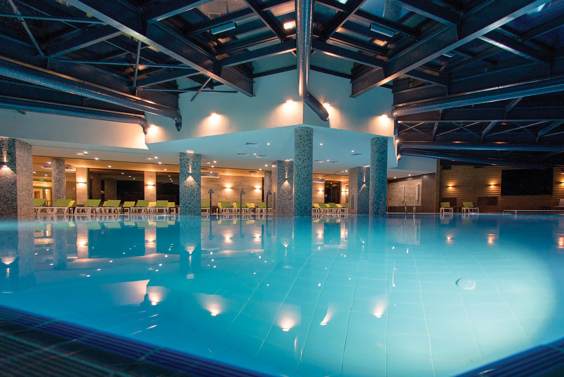 Hotel Hot Springs Medical & Spa-Unutrasnji bazen.jpg
