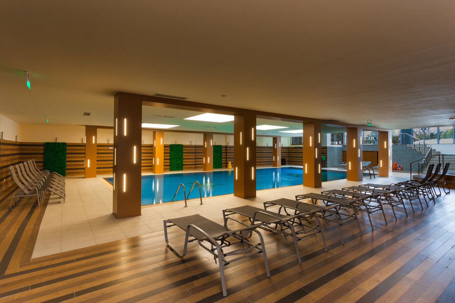 Borovets Hills Hotel-Unutrasnji bazen.jpg