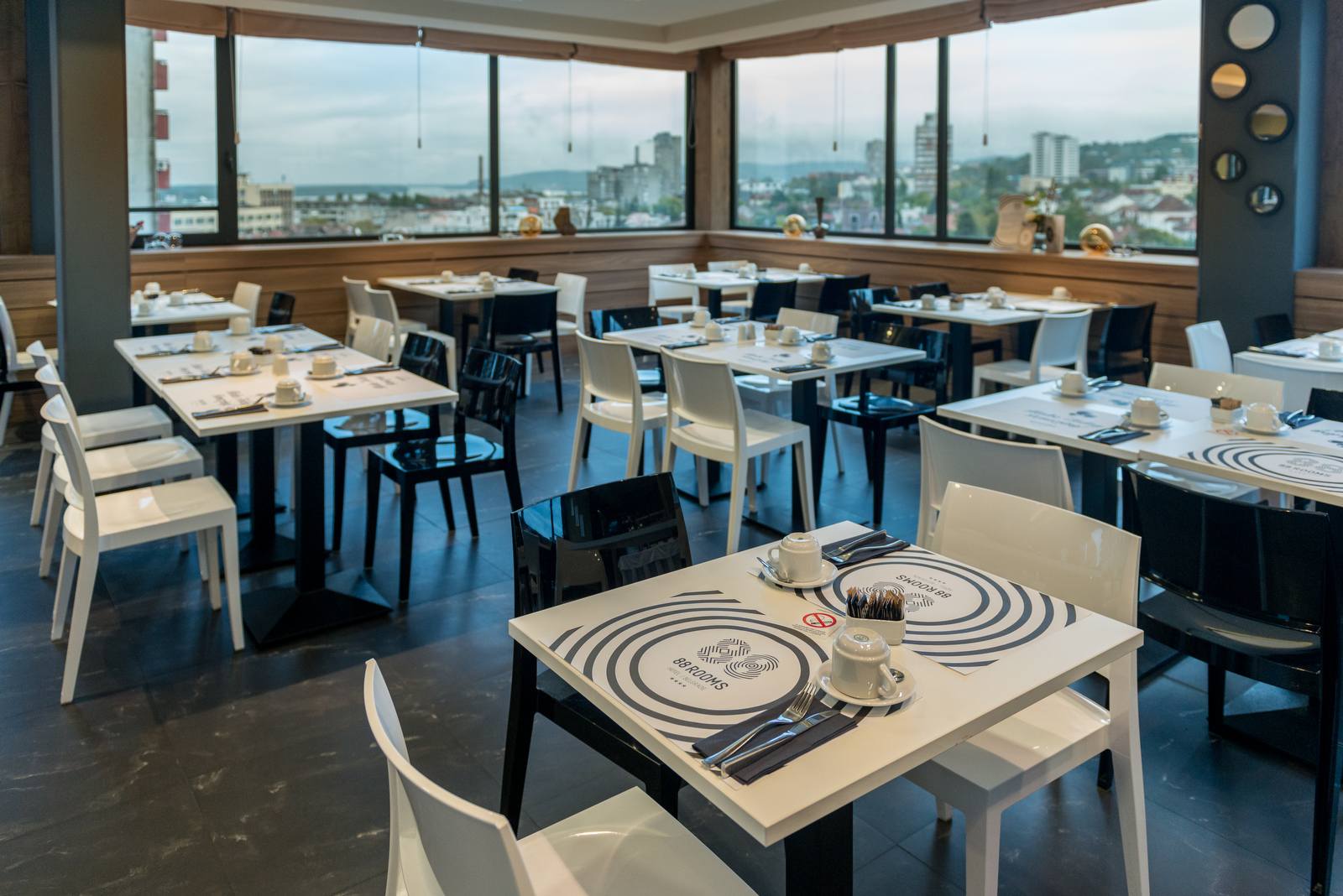 88 Rooms Hotel - restoran.jpg