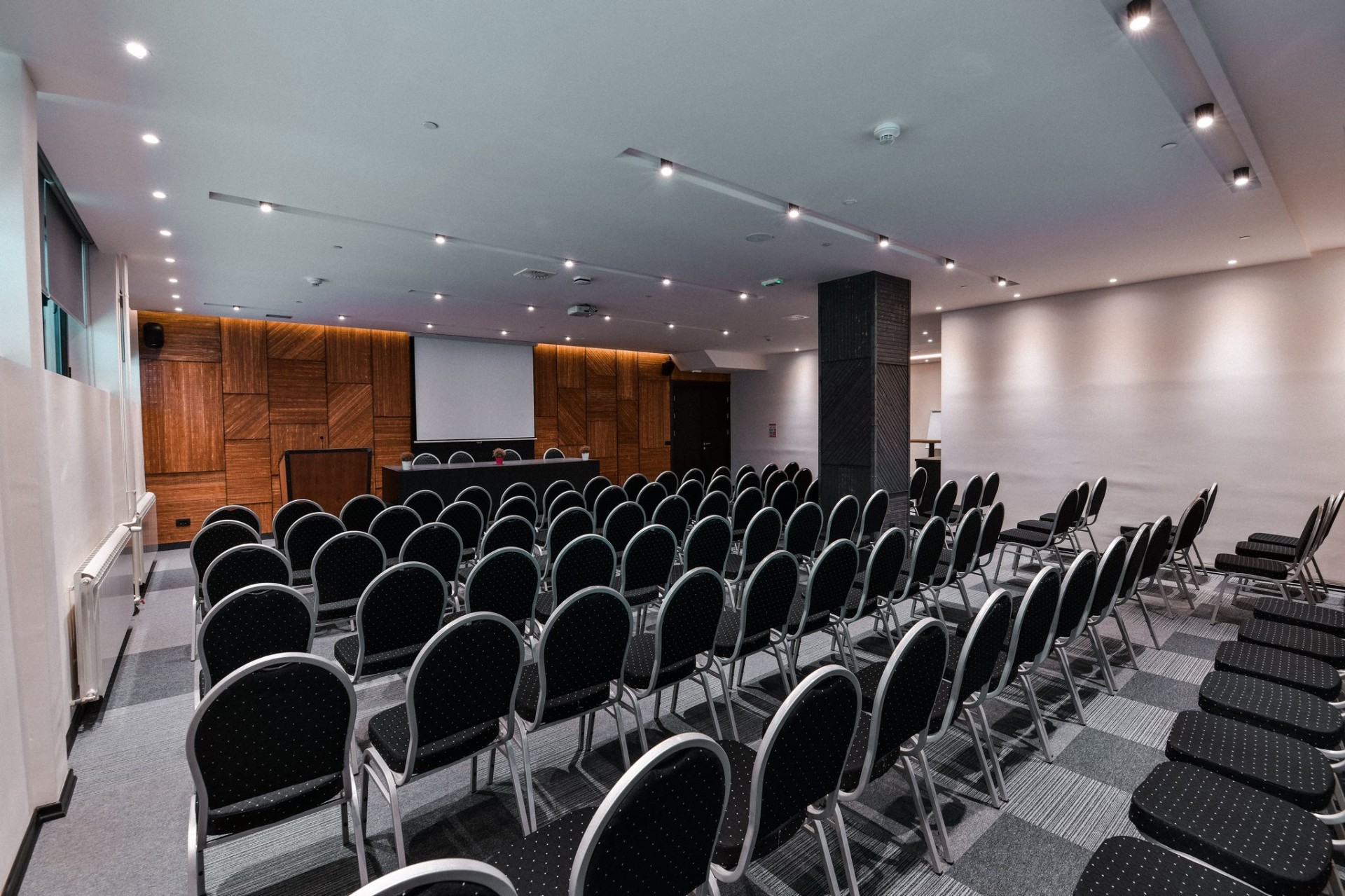 Hotel putnik - sala za konferencije.jpg