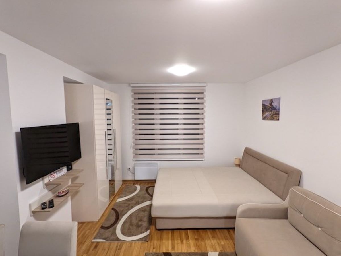 Kraljevi Čardaci - Studio - pogled na spavaću sobu.jpg